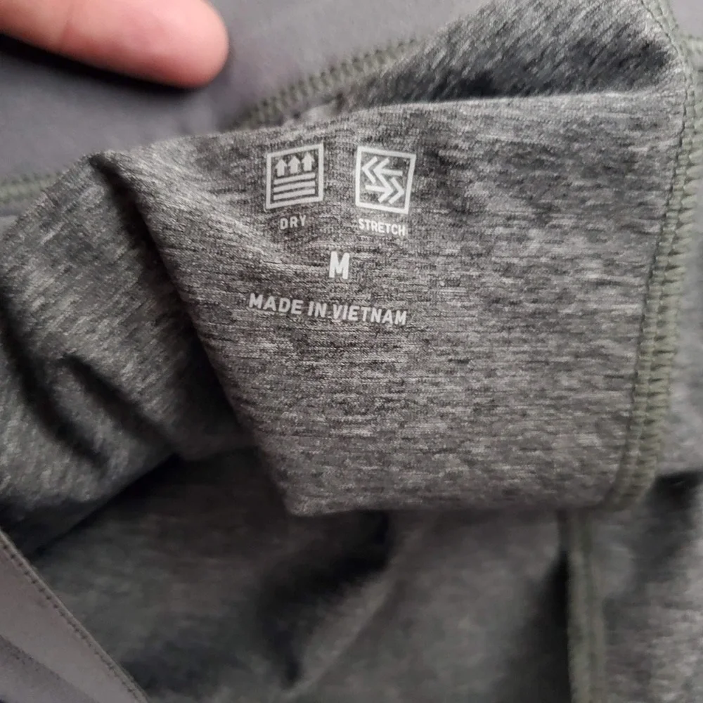 Uniqlo Womens Performance Shorts Heather‎ Gray Dry Stretch Size M 241-413837